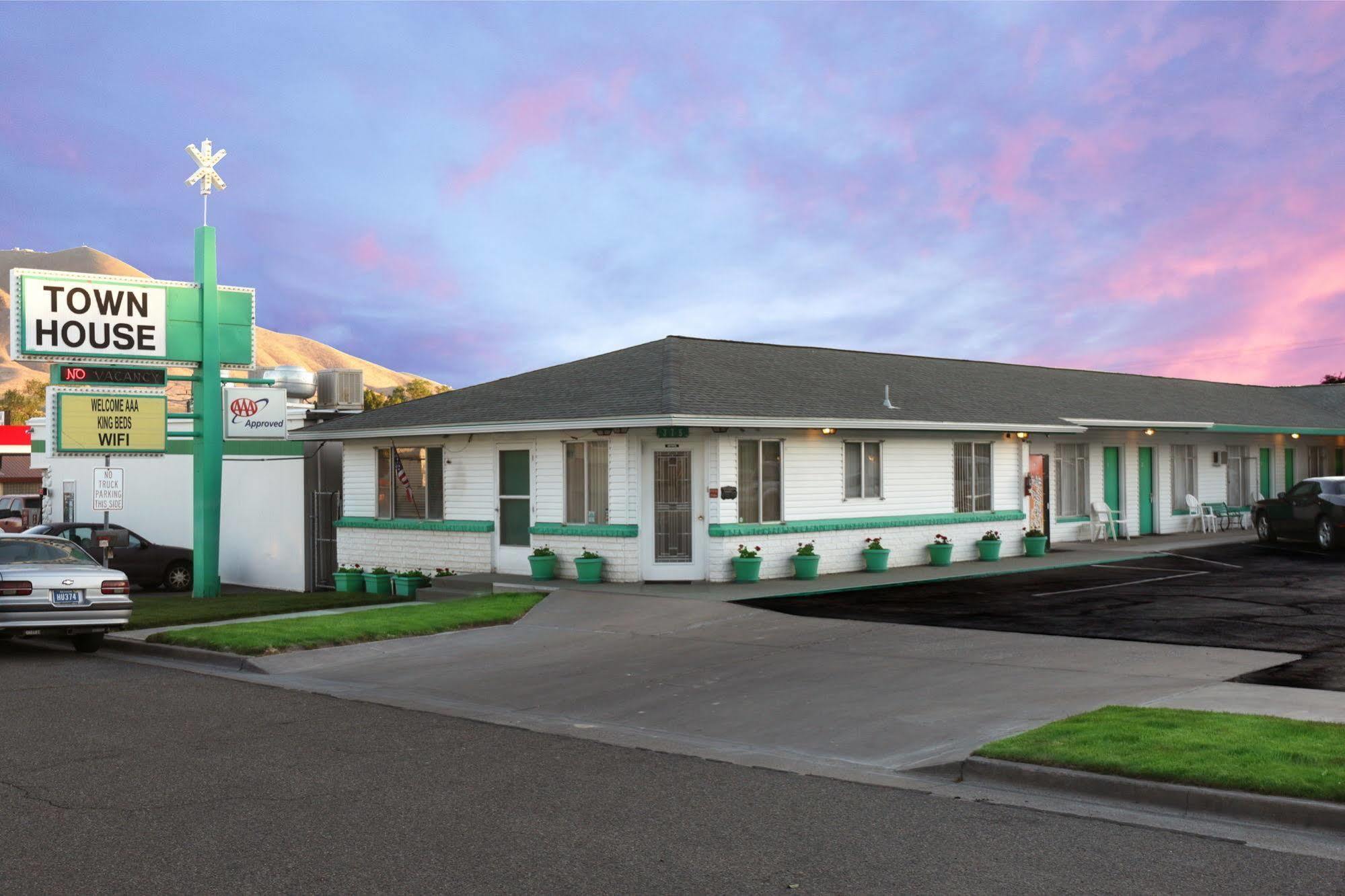 Town House Motel ウィネマッカ エクステリア 写真